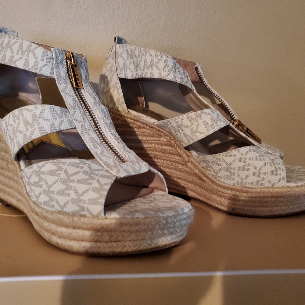 MK wedges